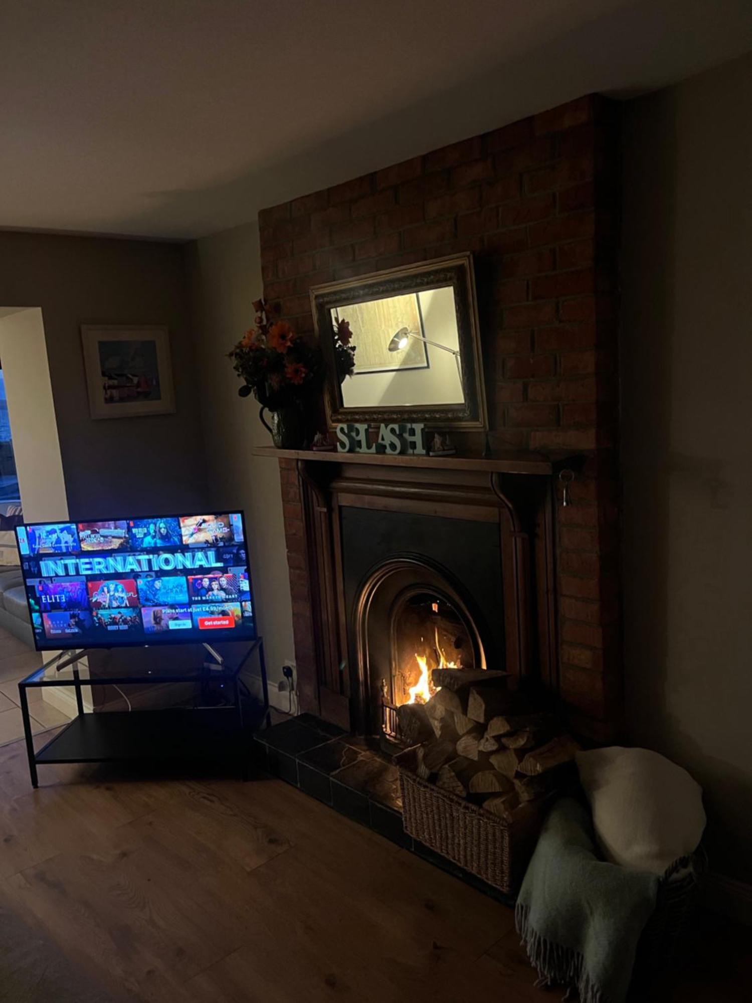 Splash Cottage Beach House With Sea Lapping Garden Bangor  Extérieur photo